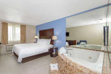 בית מלון כפרי Days Inn And Suites By Wyndham Hammond In