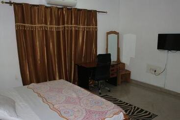 ホテル Pioneer Guest Lodge