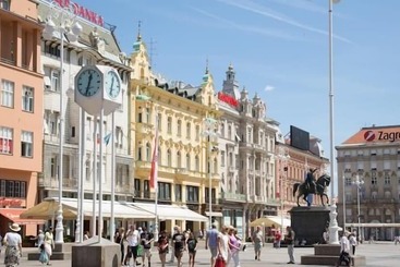 شقق خاصة سياحية Angel Main Square