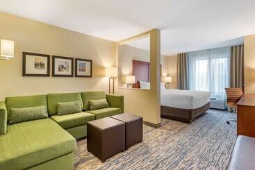 هتل Comfort Inn & Suites West Des Moines