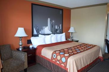 هتل Hill Country Inn And Suite