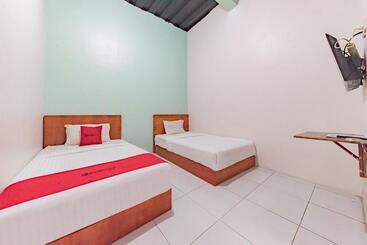 هتل Reddoorz Near Unsika University Karawang