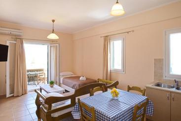 ツーリストアパートメント Porto Nirikos Lefkada   Private Parking