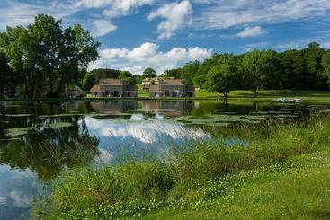 فندق Tamarack And Mirror Lake Resort