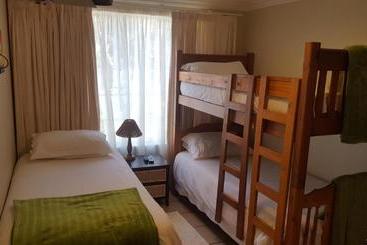 تختخواب و صبحانه Tuishuis Lodge