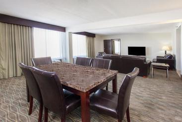 هتل Wyndham Garden Lafayette