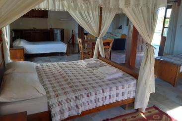 تختخواب و صبحانه Karpaz Stone House