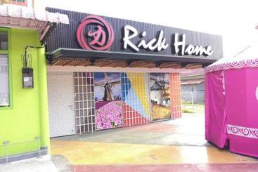 پانسیون Rick Home Teluk Intan