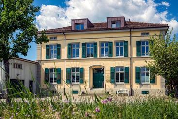 آپارتمانهای توریستها Villa Taegermoos