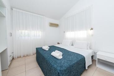 پانسیون Fig Tree Z Holiday Resort