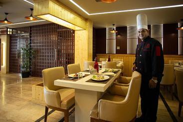 هتل The Lohmod   Near Delhi Airport