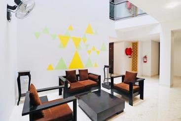 هتل Capital O 47534 Gazelle Inn