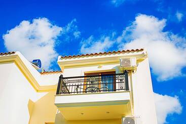 هتل Anthena Studios