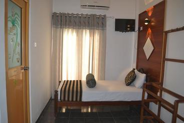 هتل Samren Restaurant And Guest House