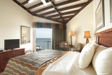 Hotel Boatslip Beach Club
