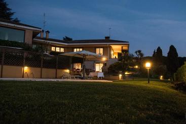 تختخواب و صبحانه Spinabella Home