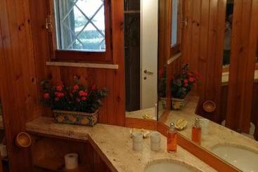 تختخواب و صبحانه Spinabella Home