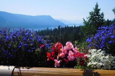 تختخواب و صبحانه The Lodge At Bella Vista