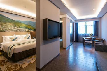 هتل Millennium  Zunyi