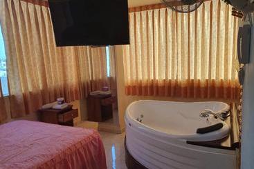 پانسیون Hostal El Tornillo