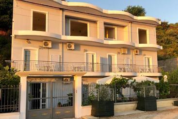 پانسیون Sunset Studios