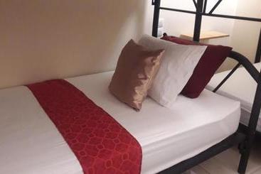Flor De Katty Hostel Airport
