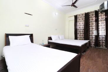 فندق Spot On 41126 Shri Krishankripa Guest House