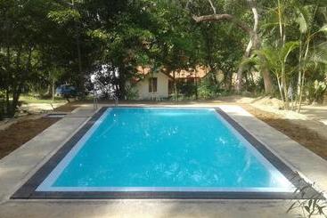 تختخواب و صبحانه Kandy Spice Villa