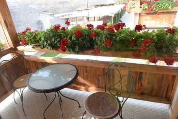تختخواب و صبحانه Woodland Resort