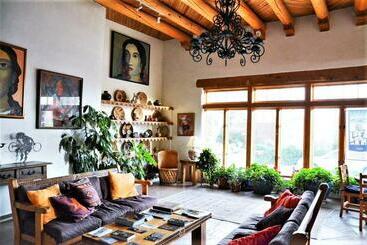 تختخواب و صبحانه Casa Benavides Inn