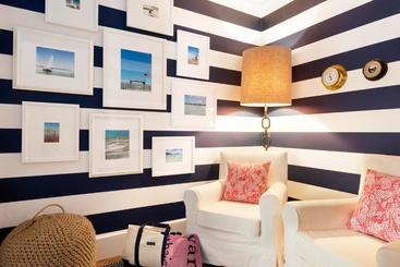 هتل Captain Fairfield Inn