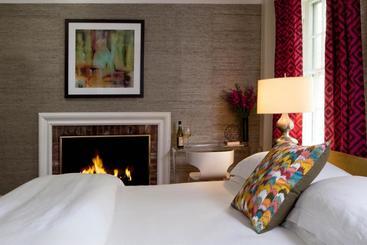 هتل Captain Fairfield Inn