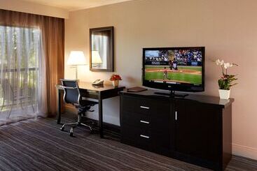 호텔 Doubletree By Hilton Claremont