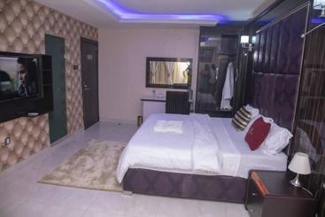 هتل Lushville & Suites