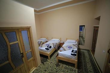پانسیون Parviz Guest House