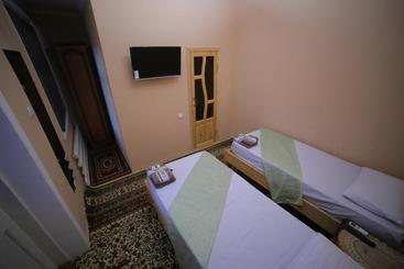پانسیون Parviz Guest House