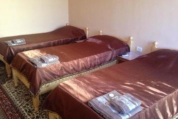 پانسیون Parviz Guest House