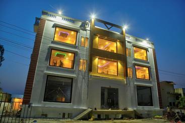 ホテル Oyo 29844 Joliday Inn