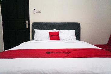 پانسیون Reddoorz Near Alun Alun Batu