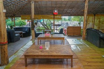 پانسیون Reddoorz Syariah Near Syamsudin Noor Airport 2
