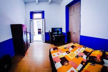 تختخواب و صبحانه Casa Tatewari