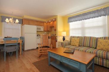 Colonial Acres Resort