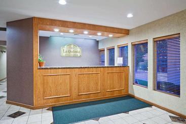 هتل La Quinta By Wyndham Overland Park