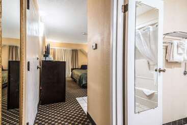 호텔 Quality Inn Ithaca  University Area