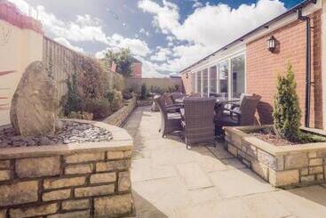 Tlc Exmouth Bed And Breakfast