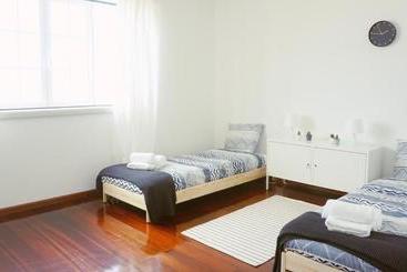 تختخواب و صبحانه Martin's Villa