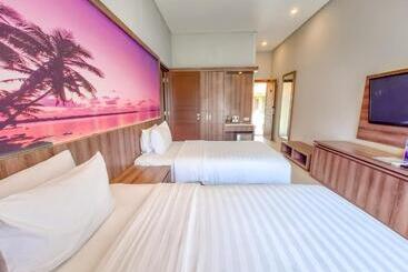 هتل Sekuro Village Beach Resort