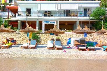 پانسیون Sunset Boulevard Rooms