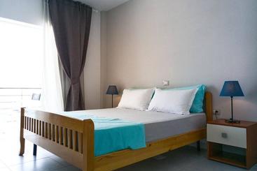 پانسیون Sunset Boulevard Rooms
