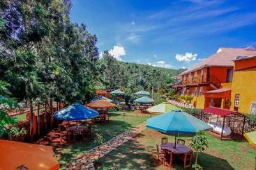 هتل Mayapple Airport View  Kisumu